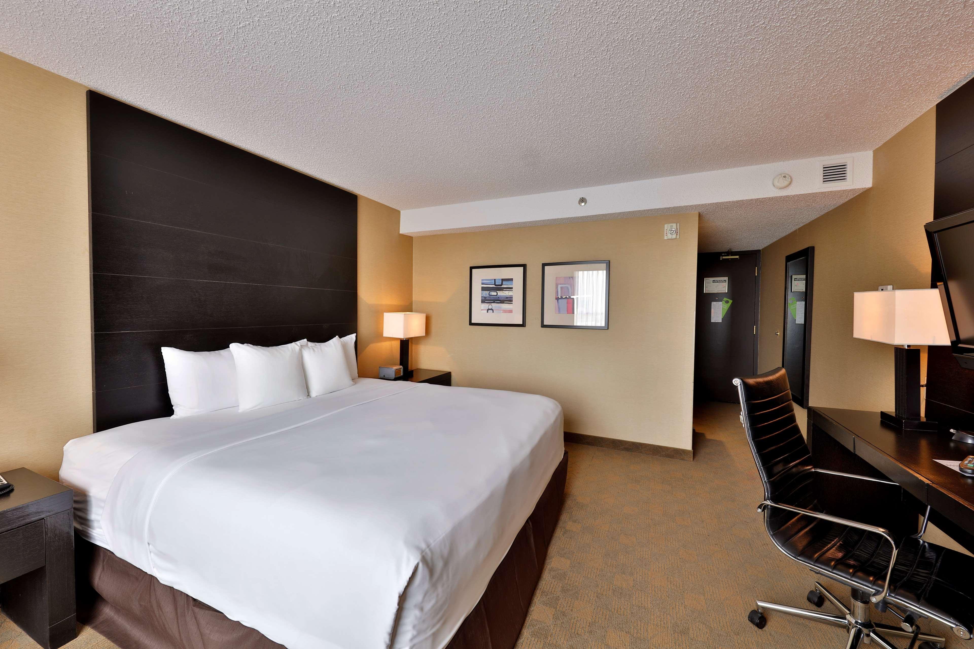 Edmonton Hotel & Convention Center Едмонтон Екстер'єр фото