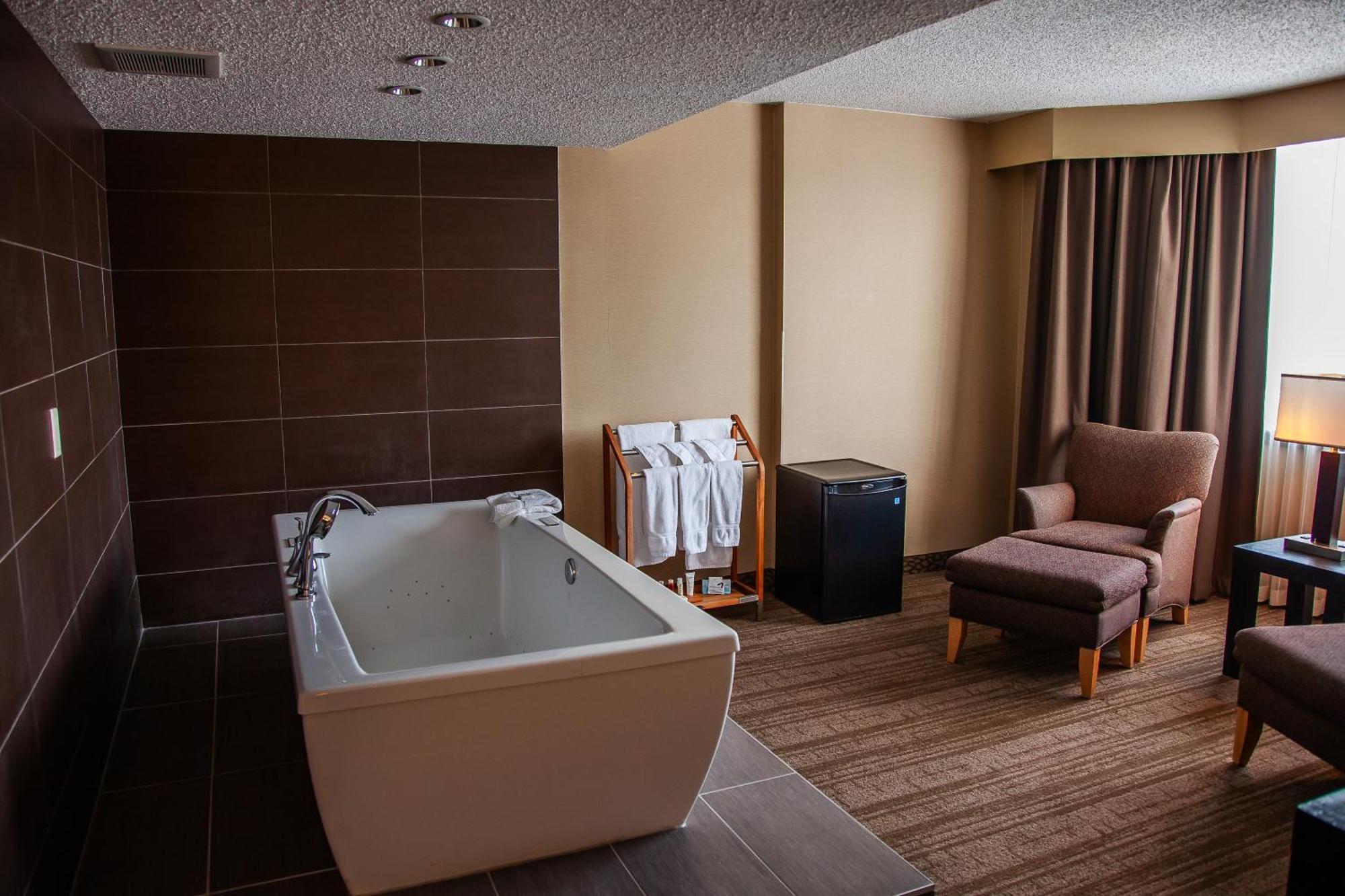 Edmonton Hotel & Convention Center Едмонтон Екстер'єр фото