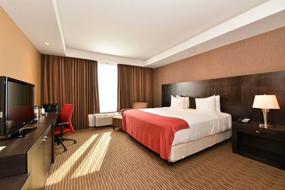 Edmonton Hotel & Convention Center Едмонтон Екстер'єр фото
