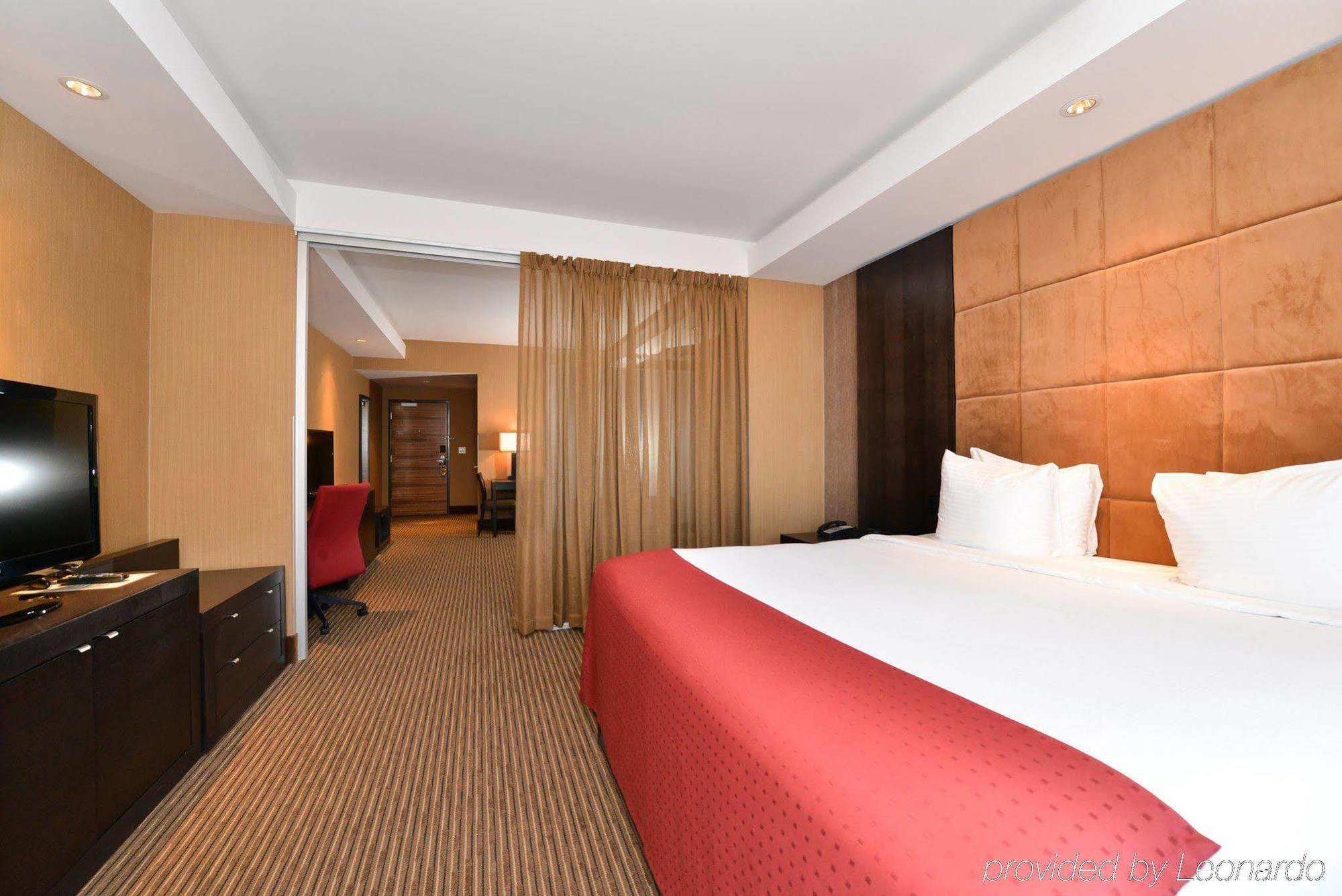 Edmonton Hotel & Convention Center Едмонтон Екстер'єр фото